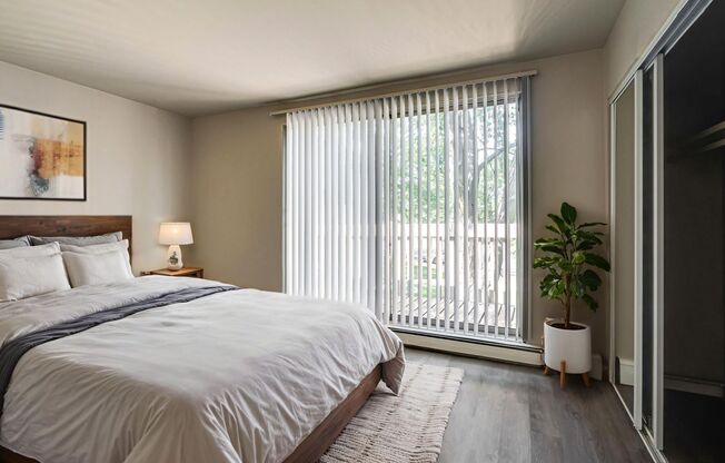 2 beds, 1 bath, 975 sqft, $1,299, Unit 5010 - 201