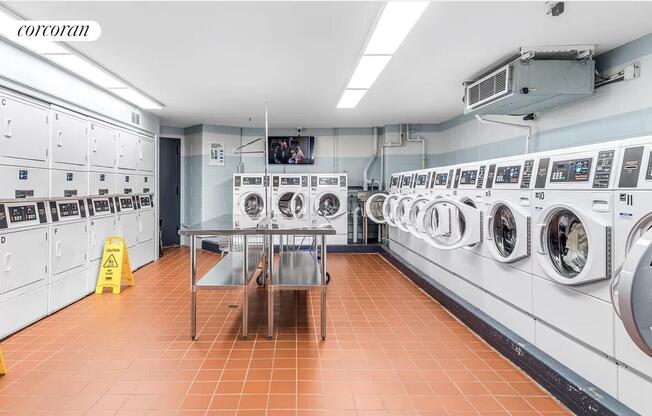 2 beds, 2 baths, 1,000 sqft, $6,500, Unit 25K