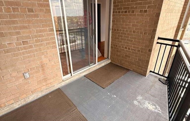 2 beds, 1 bath, 940 sqft, $2,500, Unit 6J