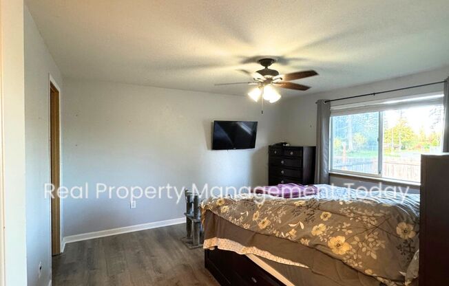 3 beds, 2 baths, $2,700