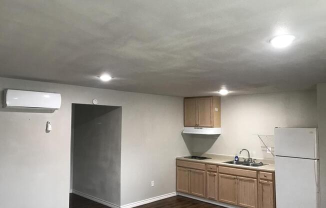 1 bed, 1 bath, 700 sqft, $799