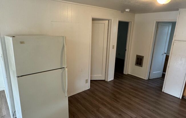 2 beds, 1 bath, $1,195, Unit 636 F St. Unit A