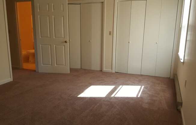 2 beds, 1 bath, $1,199, Unit Apt. 4