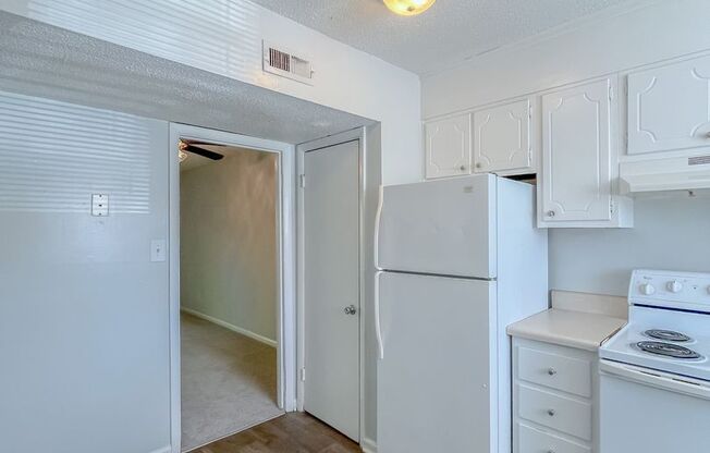 2 beds, 1.5 baths, 850 sqft, $1,195, Unit 16C