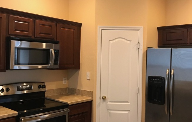 SANFORD: 2 Story Townhome, Falgship Park Community AVAILABLE JULY 16th!