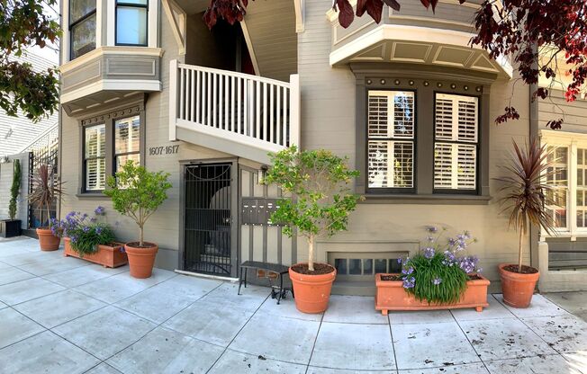 UPDATED BRIGHT 800sf 2BR/1BA Flat Noe Noe Valley 29th/Noe AVAILABLE NOW