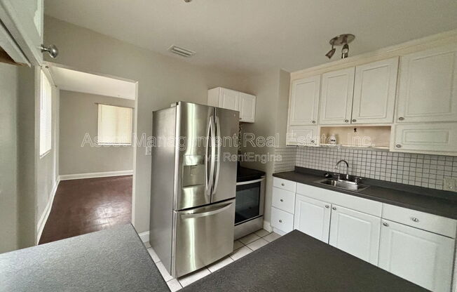2822 37 AVE N