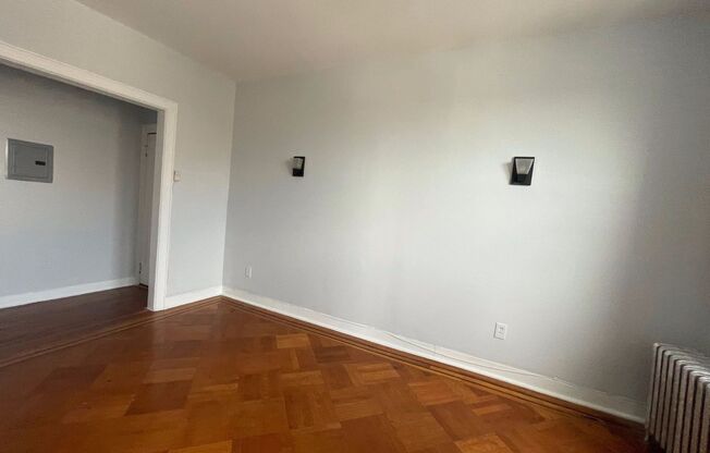 1 bed, 1 bath, $1,600, Unit D4