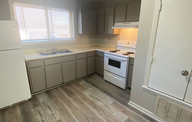 2 beds, 1 bath, $700, Unit Bldg 1 Apt H