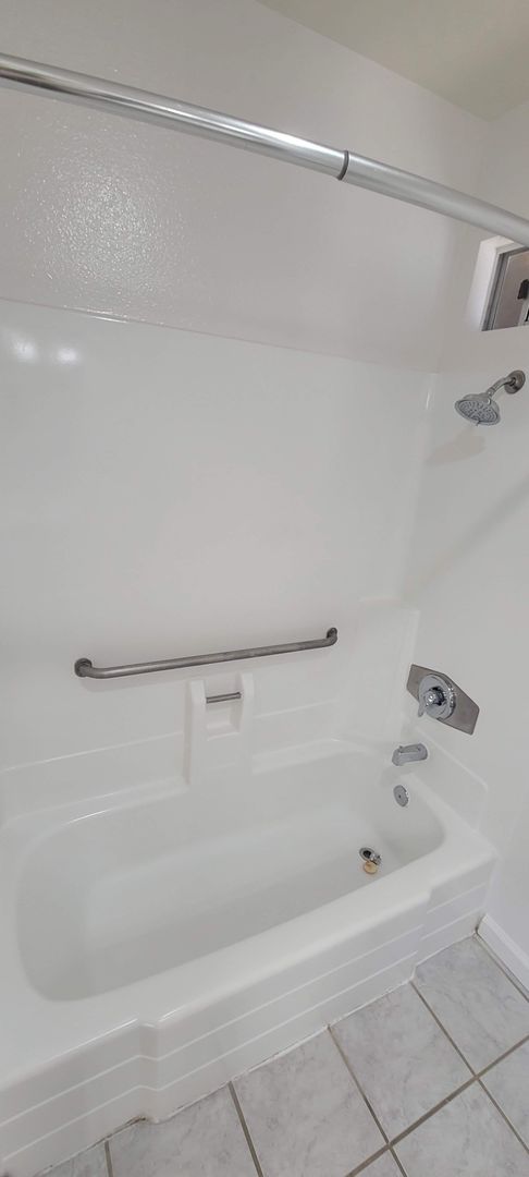 2 beds, 2 baths, 850 sqft, $2,895, Unit 31
