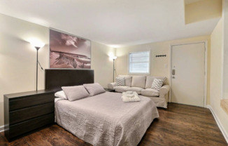 1 bed, 1 bath, $1,075, Unit B