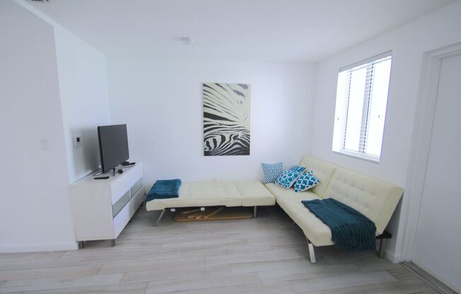 Spacious unfurnished 2 BEDS/2BATH in the heart of South Beach!