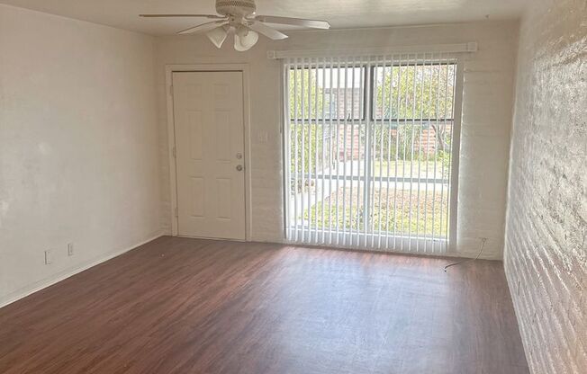 1 bed, 1 bath, 700 sqft, $1,050