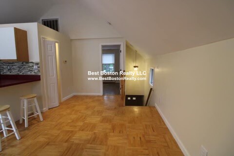 22 LAKESIDE AVE