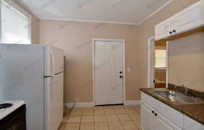 1 bed, 1 bath, $800, Unit Apt. A