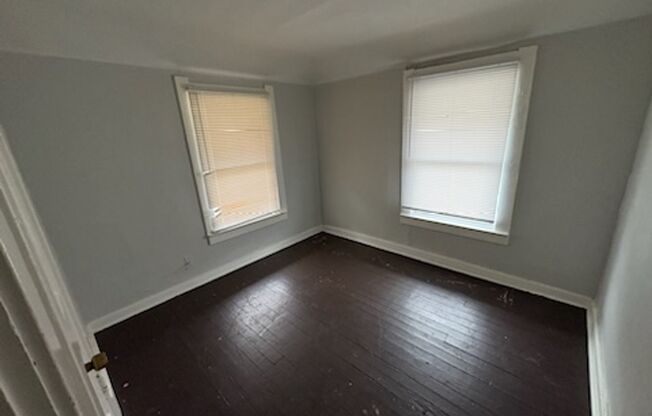 3 beds, 1 bath, $1,100