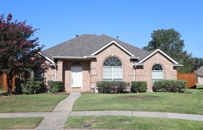 One story Home in great Plano ISD. Huge Yard!