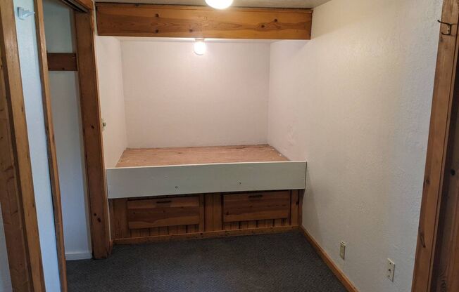 Studio, 1 bath, 400 sqft, $695, Unit #5