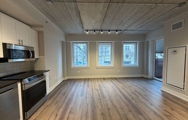 2 beds, 2 baths, 908 sqft, $3,650, Unit 952-202