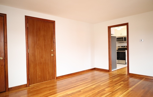 1 bed, 1 bath, 700 sqft, $2,300, Unit 1