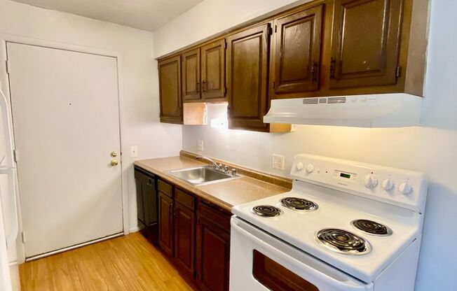 2 beds, 1 bath, 900 sqft, $1,145, Unit #4