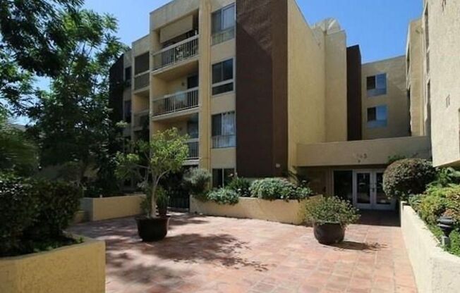 1 Bedroom, 1 Bathroom North Hollywood Condominium for Lease!