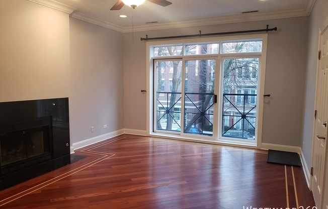 1924 W DIVERSEY PKWY