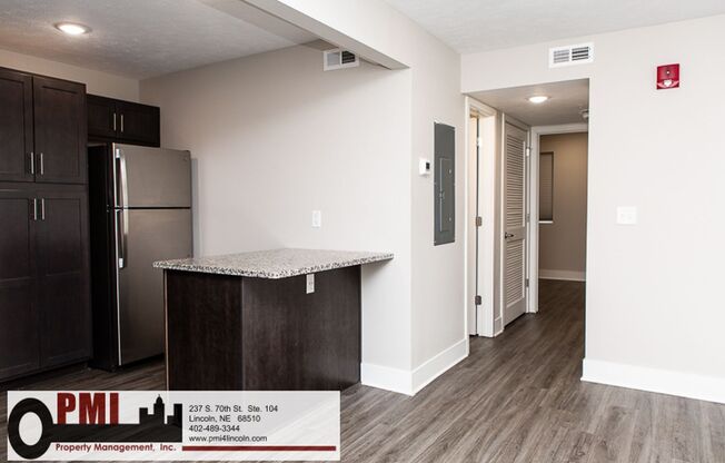 2 beds, 1 bath, $1,000, Unit 4001 Holdrege St. #2