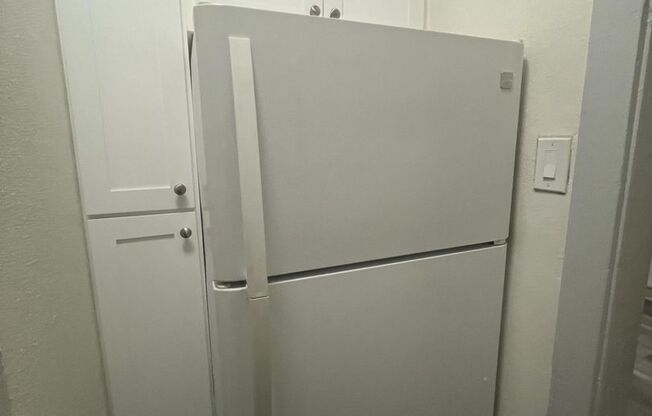 Studio, 1 bath, 326 sqft, $1,325, Unit 05