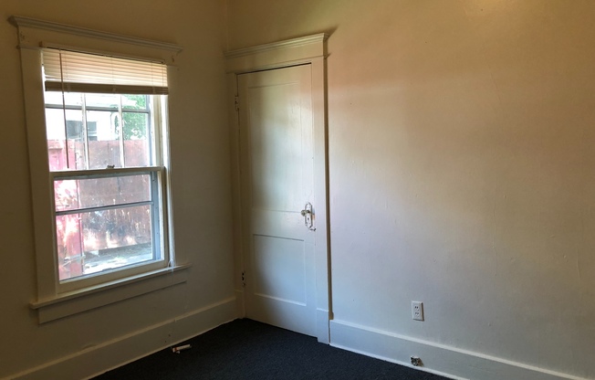 2 beds, 1 bath, $1,200