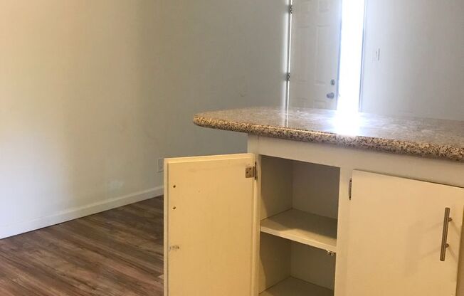 1 bed, 1 bath, 460 sqft, $2,100, Unit E