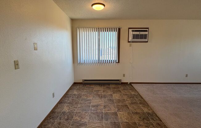 2 beds, 1 bath, 835 sqft, $695, Unit 306