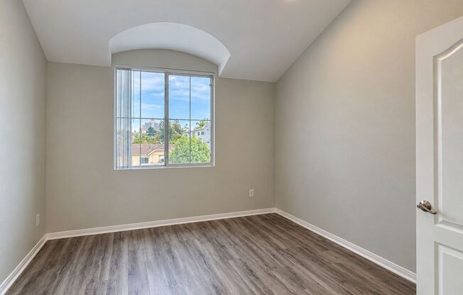 3 beds, 2 baths, 1,125 sqft, $3,598, Unit 301