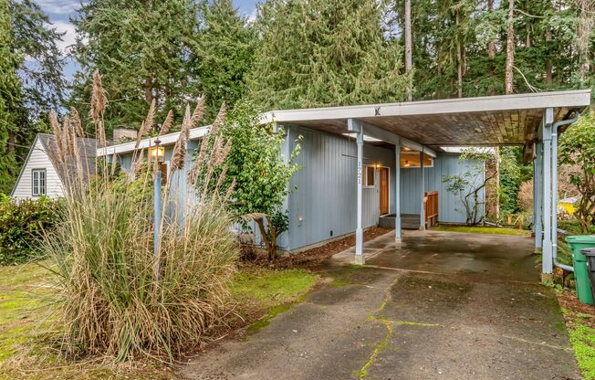 6 Bedroom Home minutes from Saltwater Park in Richmond Beach