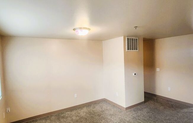 2 beds, 1 bath, 880 sqft, $1,295, Unit 462-200