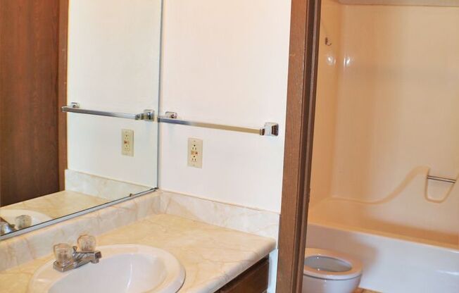 2 beds, 2 baths, 750 sqft, $1,195, Unit #05