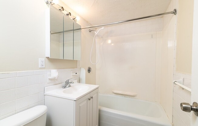 2 beds, 1 bath, 940 sqft, $2,450, Unit 7F