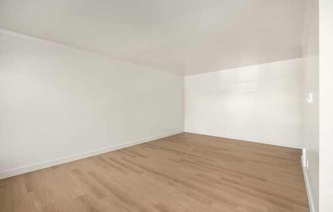 2 beds, 1 bath, 765 sqft, $1,895, Unit Unit 14