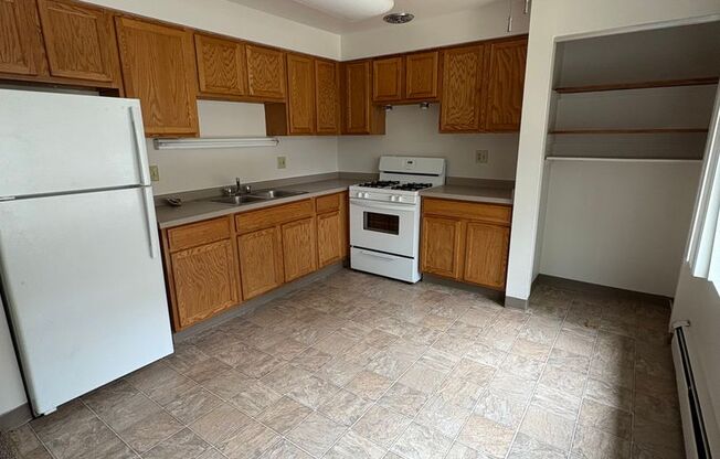 3 beds, 1.5 baths, 1,137 sqft, $1,599, Unit 4058 - 5