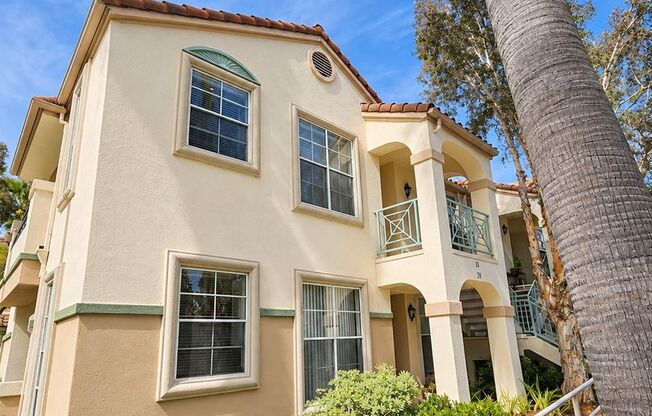 2 Bedroom Upper Unit In Carmel Valley