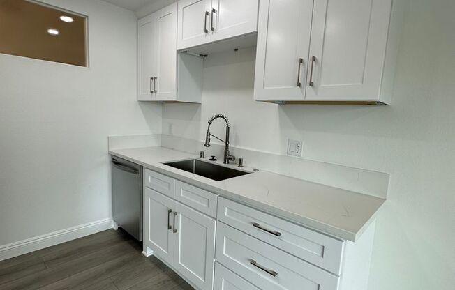 2 beds, 1 bath, 802 sqft, $2,565, Unit 6800-C