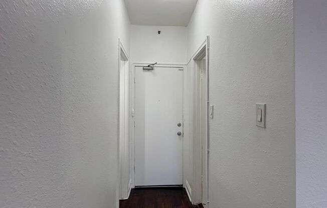 Studio, 1 bath, 400 sqft, $1,550, Unit Unit 109