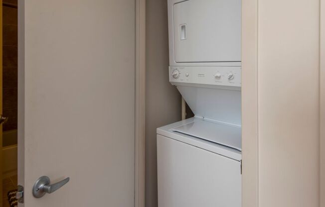Studio, 1 bath, 550 sqft, $1,550, Unit #605