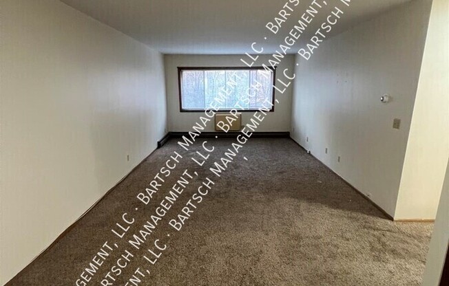 1422 E RACINE AVE