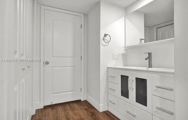 2 beds, 2 baths, $4,500, Unit # A 1007
