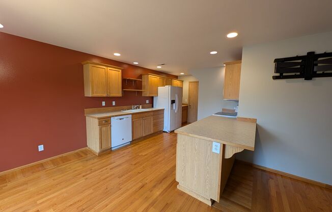 A Gardeners Oasis! 3 Bedroom Townhome for Rent, Minutes from Silverdale!