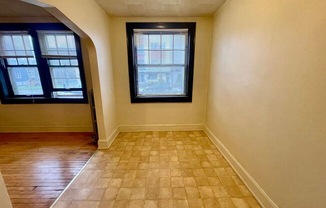 Studio, 1 bath, $850, Unit 3