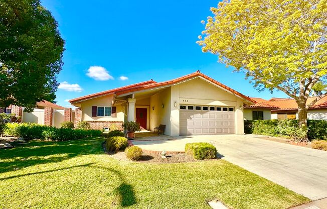 Lovely Single Story Home in the Very Desirable, Gated East Ridge Estates 55+ Community of Fallbrook!