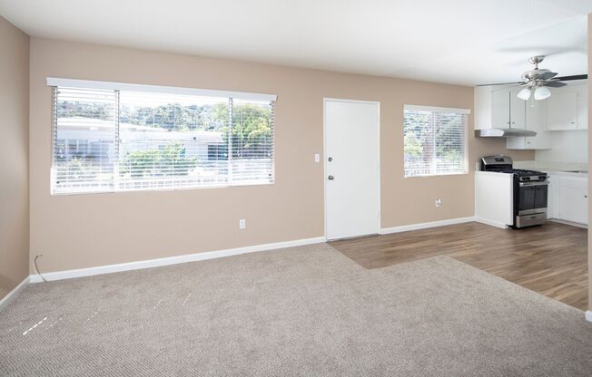 *1 MONTH FREE!* 2 Br in La Mesa with Central AC and 2 Parking Spaces!