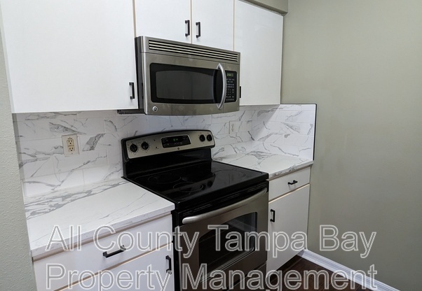 1 bed, 1 bath, 867 sqft, $1,700